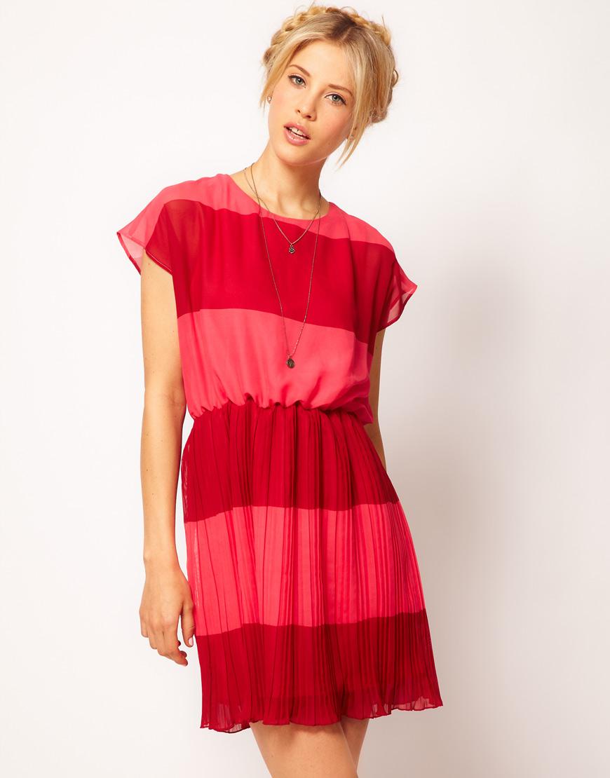 Foto Vestido skater a rayas con falda plisada de ASOS Rojo/rosa