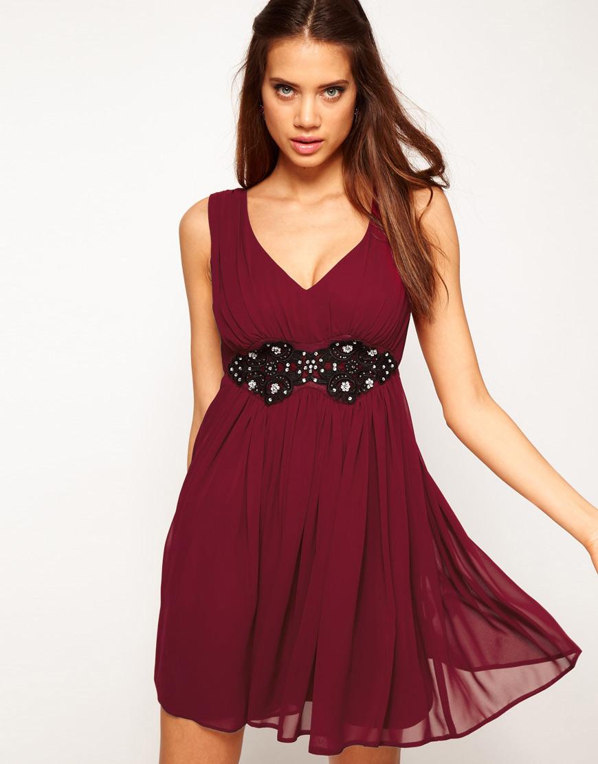 Foto Vestido skater con escote en V y ribete de encaje adornado de ASOS ...