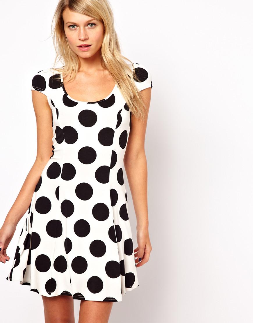 Foto Vestido skater con estampado de lunares grandes de ASOS Blanco