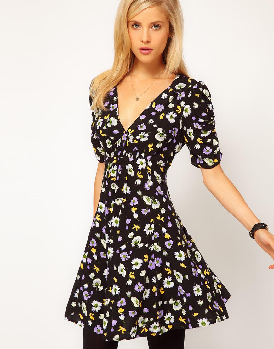 Foto Vestido skater con estampado floral y mangas fruncidas de ASOS Impr...