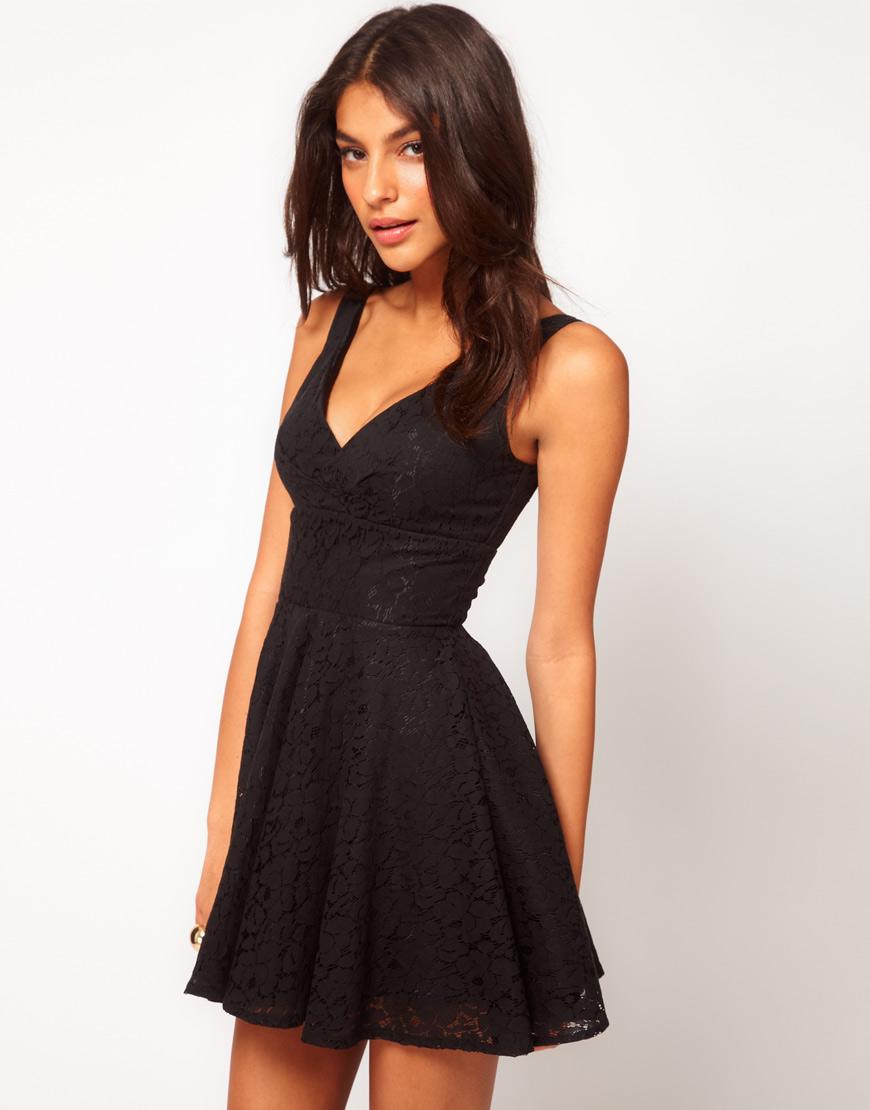 Foto Vestido skater de encaje con cuello de pico de Elise Ryan Negro/negro