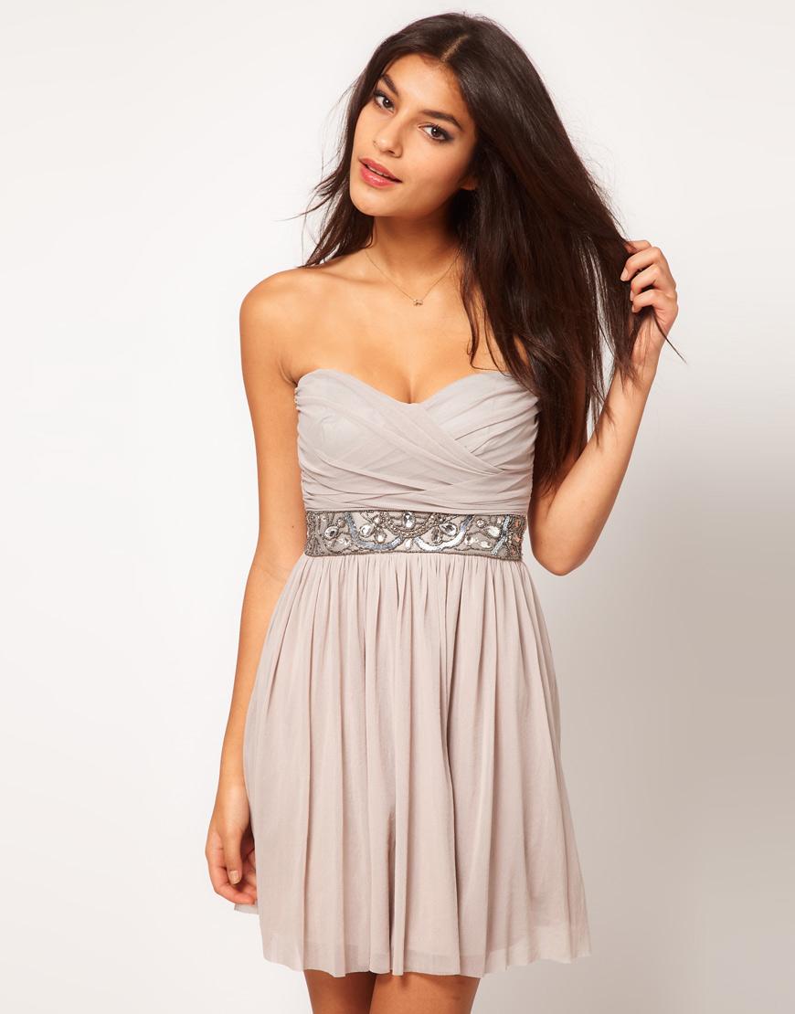 Foto Vestido skater de malla con cintura adornada de Elise Ryan Lilacgrey