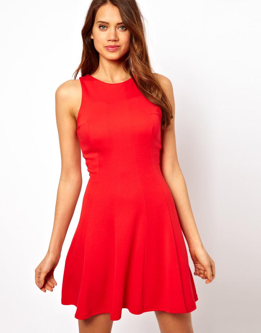 Foto Vestido skater sin cuello de TFNC Rojo peonia