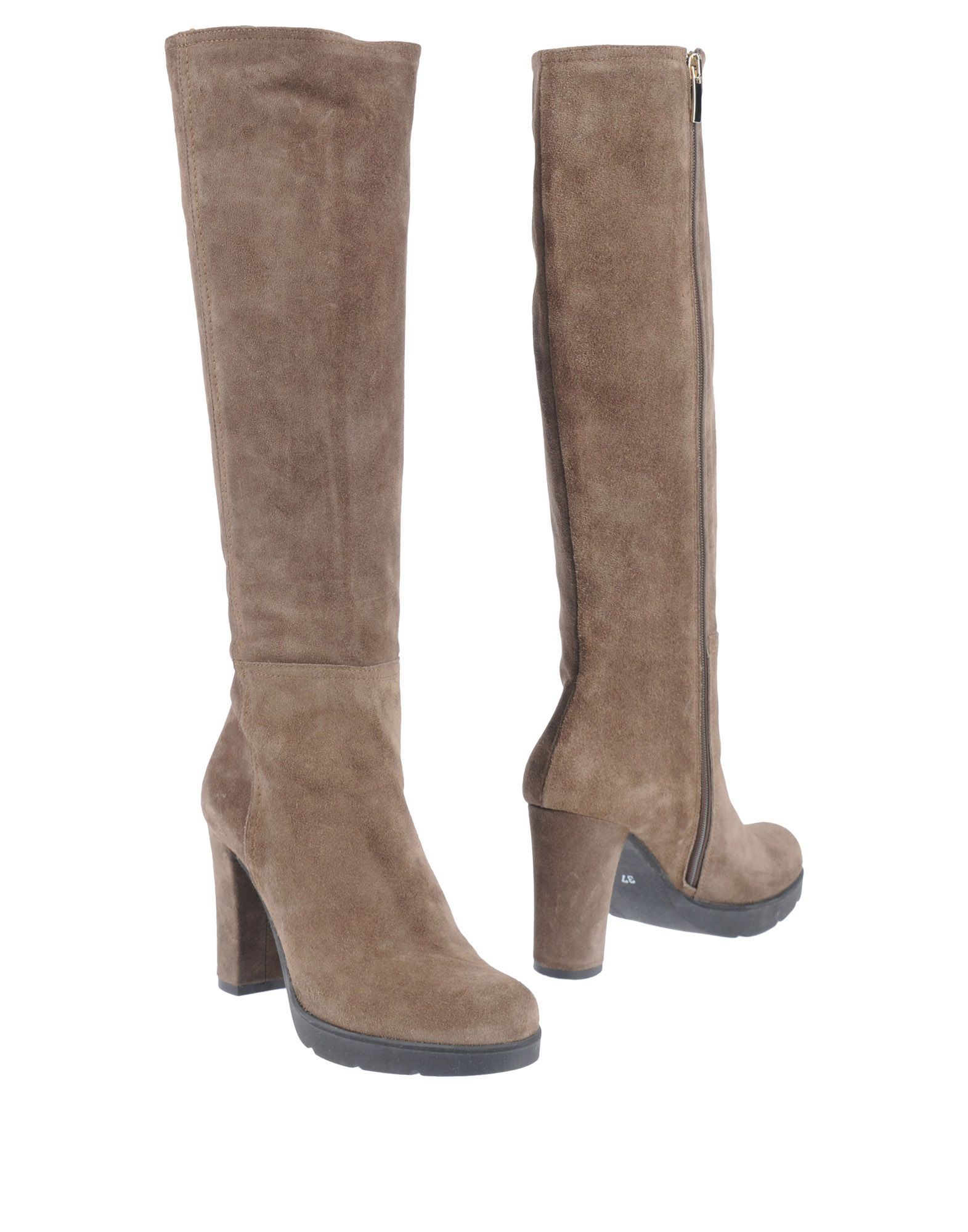 Foto victoria smith botas de tacón

