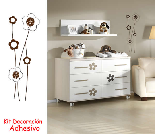 Foto Vinilo infantil figura y fondo mariquitas y flores