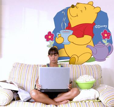 Foto Vinilo infantil Winnie tomando té