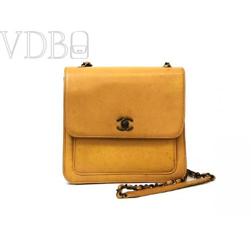 Foto Vintage Chanel Calf Leather Shoulder Bag