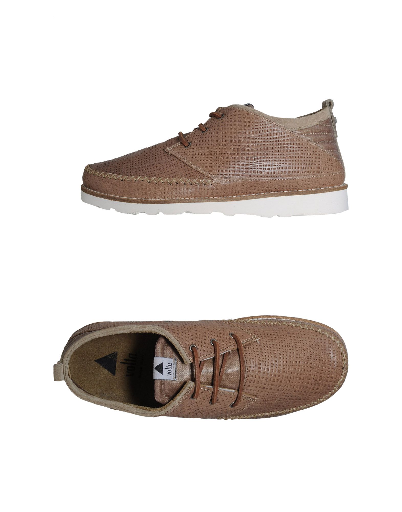 Foto volta zapatos de cordones
