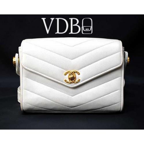 Foto White Leather Vintage Chanel Handbag
