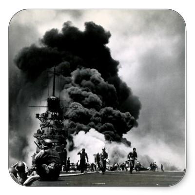 Foto Wwii Uss Bunker Hill En Llamas Colcomanias Cuadradas Personalizadas
