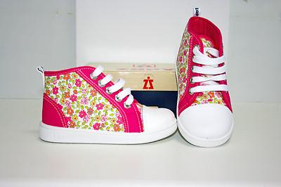 Foto Zapatilla De Lona De Niña De Color Fucsia Marca Zapy. Ver Tallas.
