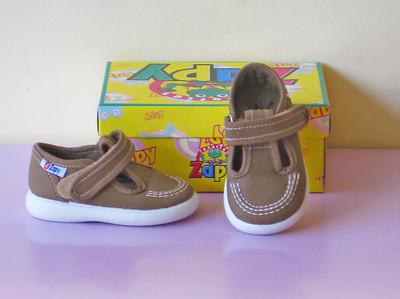 Foto Zapatilla De Lona De Niño De Color Marrón Marca Zapy. Talla 27.