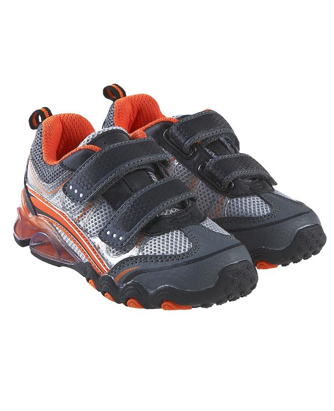 Foto Zapatilla gris y naranja