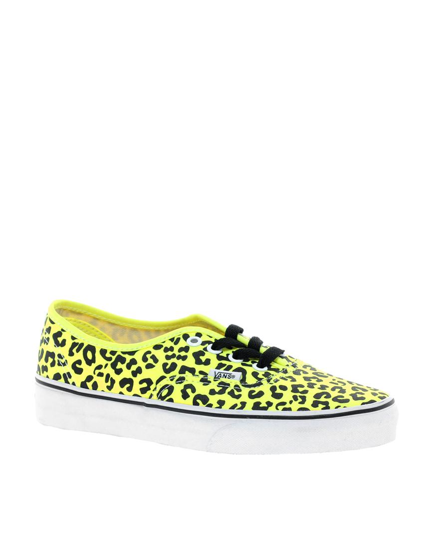 Foto Zapatillas de deporte con estampado de leopardo en color amarillo f...