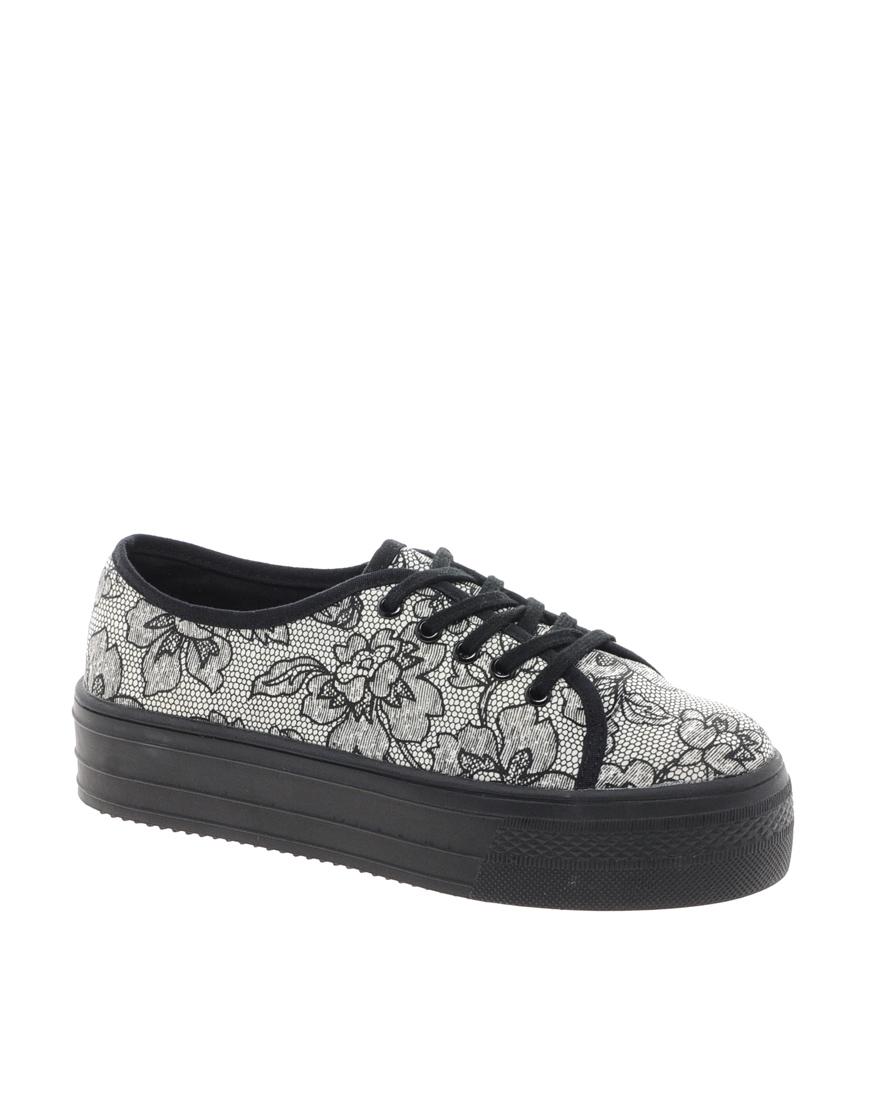 Foto Zapatillas de deporte con plataforma plana DERBY de ASOS Negro