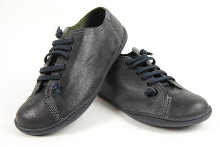 Foto zapato camper negro con cordones