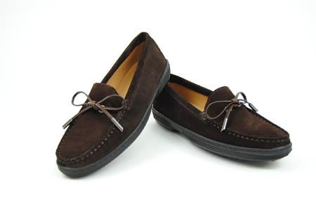 Foto zapato clásico de serraje marrón