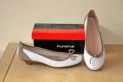 Foto zapato de color blanco marca funchal. ver tallas.
