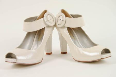 Foto zapato de piel beige