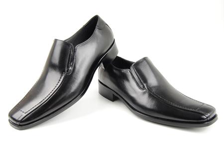 Foto zapato de piel negra con bordados
