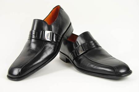 Foto zapato de piel negro con hebilla