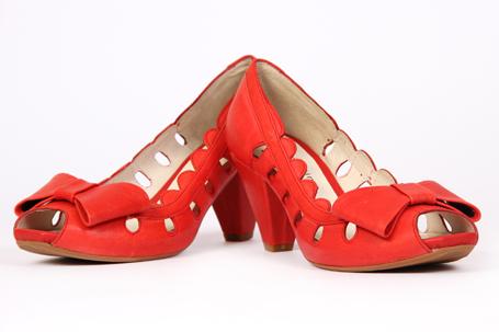 Foto zapato de piel rojo