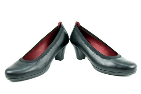 Foto zapato de salón negro con filo elástico