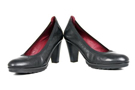 Foto zapato de salón negro con filo elástico