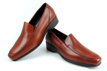Foto zapato marrón de cuero 