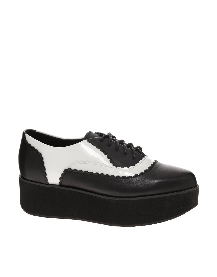 Foto Zapatos con plataforma plana y flecos Dubes de Shellys London Negro