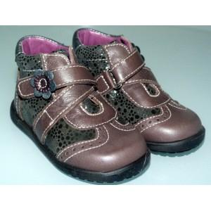 Foto Zapatos de niña primeros pasos