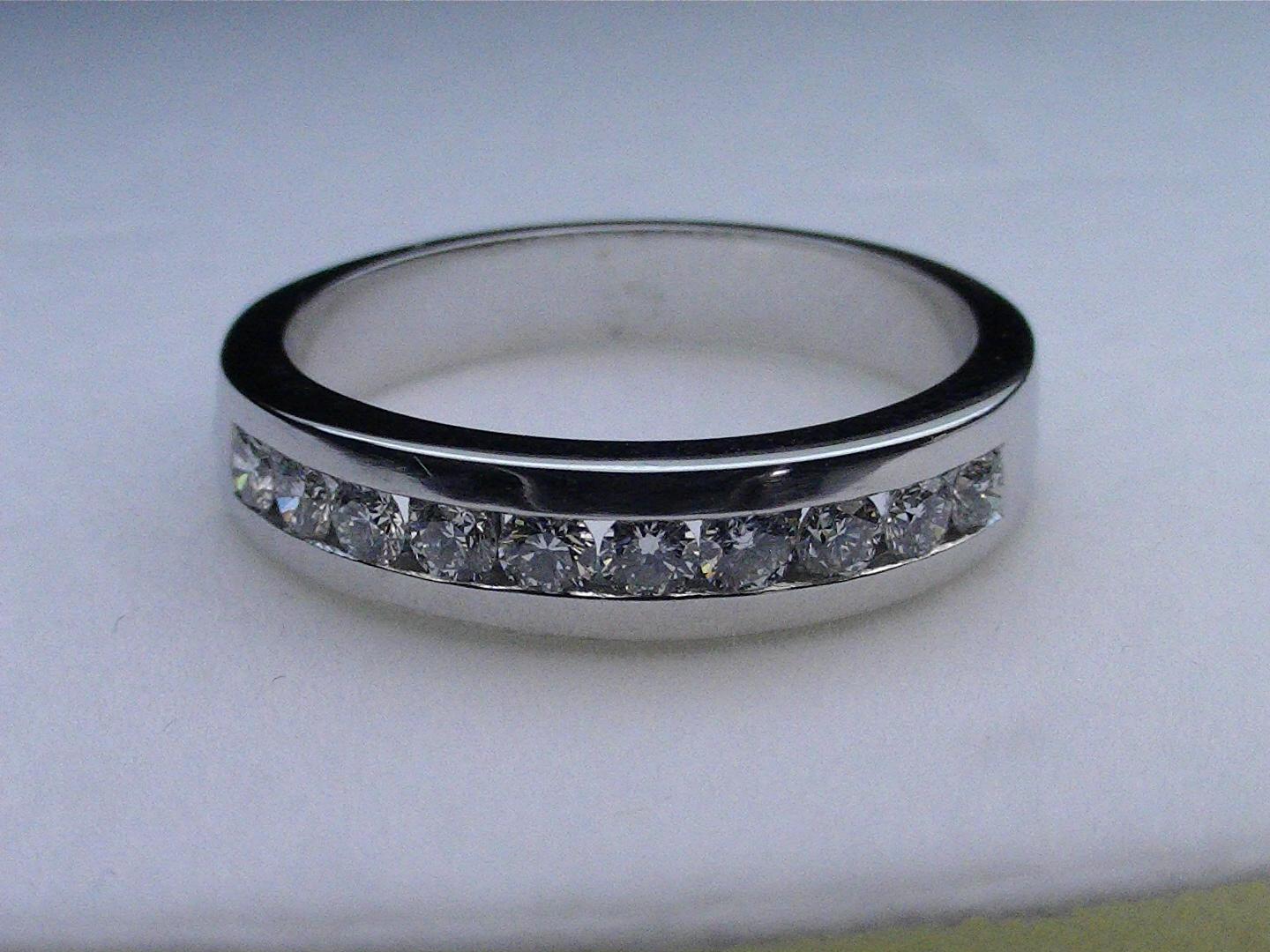Foto Anillo 1/2 alianza de brillantes
