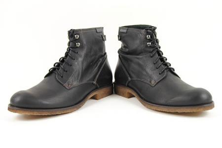 Foto bota estilo militar de piel negra foto 877454