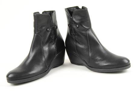 Foto botin negro con cuña foto 664225
