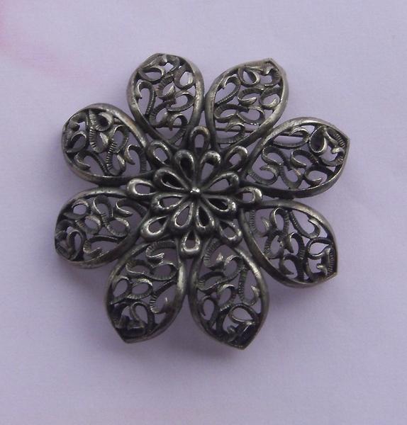 Foto Broche Vintage Flor prateada con ptina