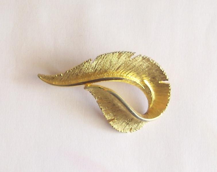 Foto Broche vintage pluma dorada por Sarah Coventry foto 332281