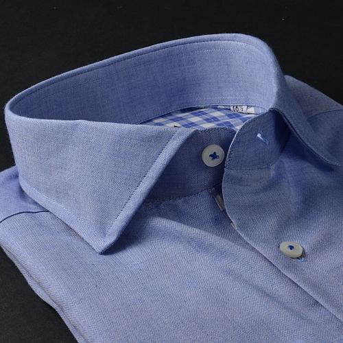 Foto Camisa color liso azul marino algodón cheurón (tejido espigado), cuello estilo francés de puntas cortas, puño redondo