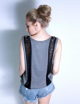 Foto Camiseta gris jaspeada con detalle de doble fleco en la espalda de mentirosas