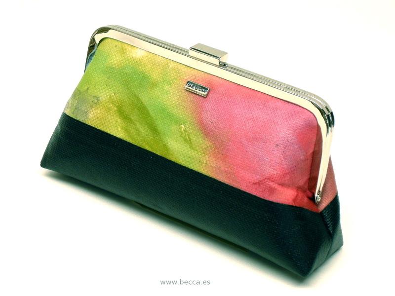 Foto Clutch Becca aguadas pistacho liso negro