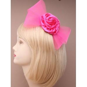 Foto declaración colorido roseta de satín en fascinator red peine arco:rosa foto 968414