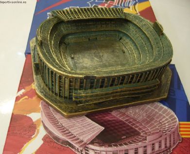 Foto Figura maqueta del Estadio Nou Camp del Fútbol Club Barcelona. Dorado