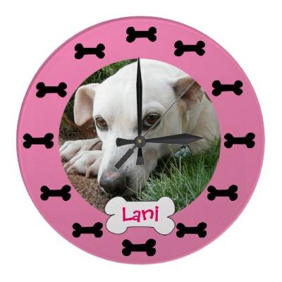 Foto Foto del mascota de los huesos de perro rosado y n Relojes De Pared foto 10198