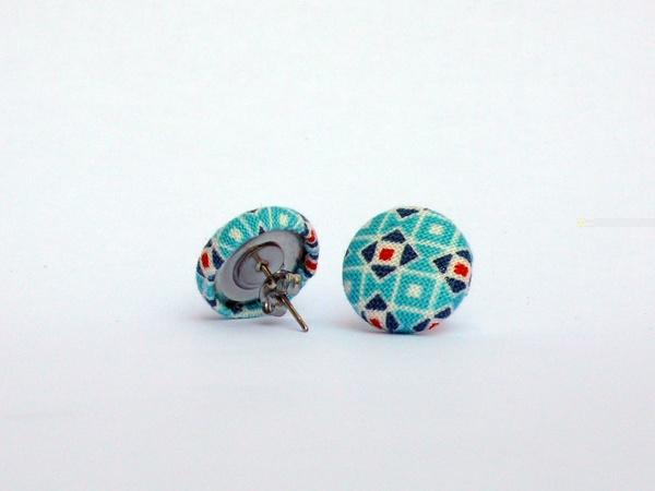 Foto Geometric Fabric Button Earring Studs by Poppy Dreams