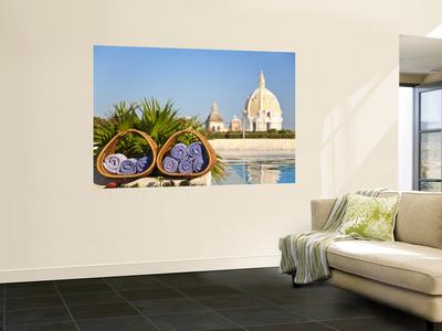 Foto Hotel Charleston Cartagena Towels with Dome of San Pedro Claver Church Reflected in Water foto 256902