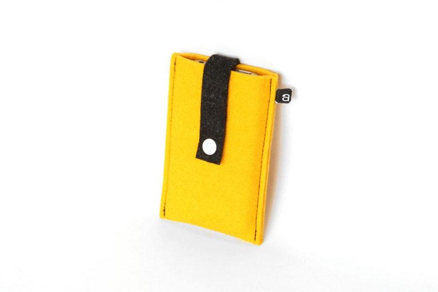 Foto iPhone case: Yellow and charcoal wool felt - 3 / 3G / 4 / 4S foto 82179