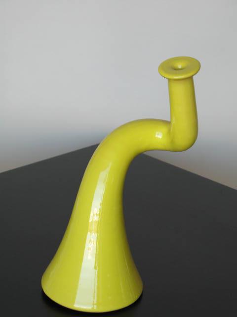 Foto jarron estilizado amarillo de 30 cm