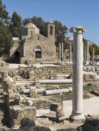Foto Lámina fotográfica Agia Kyriaki and Church of Panagia Chrysopolitissa, UNESCO World Heritage Site, Cyprus de Stuart Black, 61x46 in. foto 621549