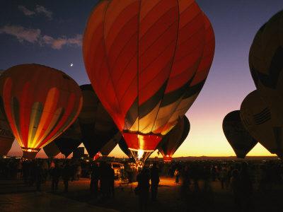 Foto Lámina fotográfica At a Ballon Festival in Albuquerque at Dusk de Steve Winter, 41x30 in. foto 811117