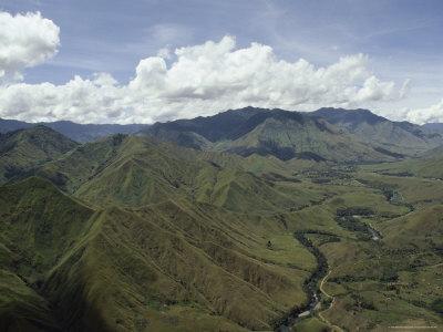 Foto Lámina fotográfica Bare Mountains from Slash-And-Burn Agriculture, Menyamya Valley, Papua New Guinea de James P. Blair, 41x30 in. foto 908903