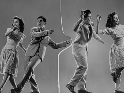 Foto Lámina fotográfica de primera calidad Composite: Kaye Popp and Stanley Catron Demonstrating Steps of the Lindy Hop de Gjon Mili, 61x46 in. foto 696884